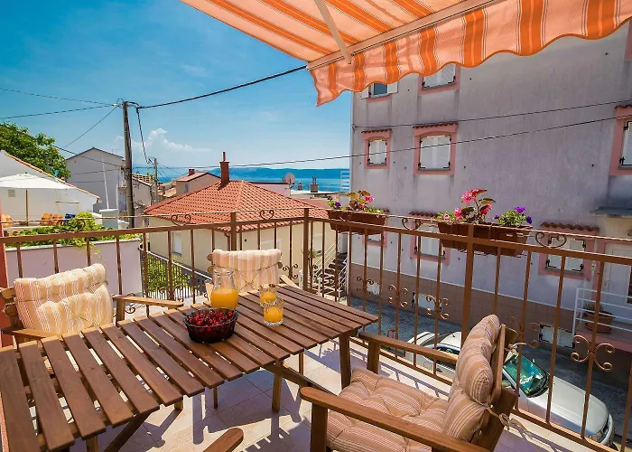 Charmantes Nur 300 Meter Zum Mit Meerblick, Waschmaschine, Wifi Appartement Crikvenica