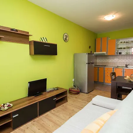 Charmantes Nur 300 Meter Zum Mit Meerblick, Waschmaschine, Wifi Lägenhet Crikvenica