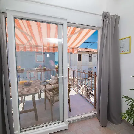 Charmantes Nur 300 Meter Zum Mit Meerblick, Waschmaschine, Wifi * Crikvenica
