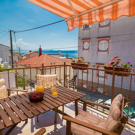 Charmantes Nur 300 Meter Zum Mit Meerblick, Waschmaschine, Wifi Appartement Crikvenica