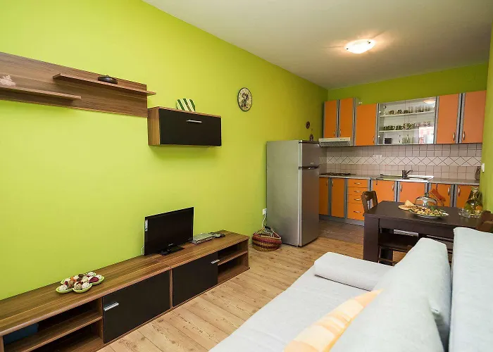 Charmantes Nur 300 Meter Zum Mit Meerblick, Waschmaschine, Wifi Lägenhet Crikvenica